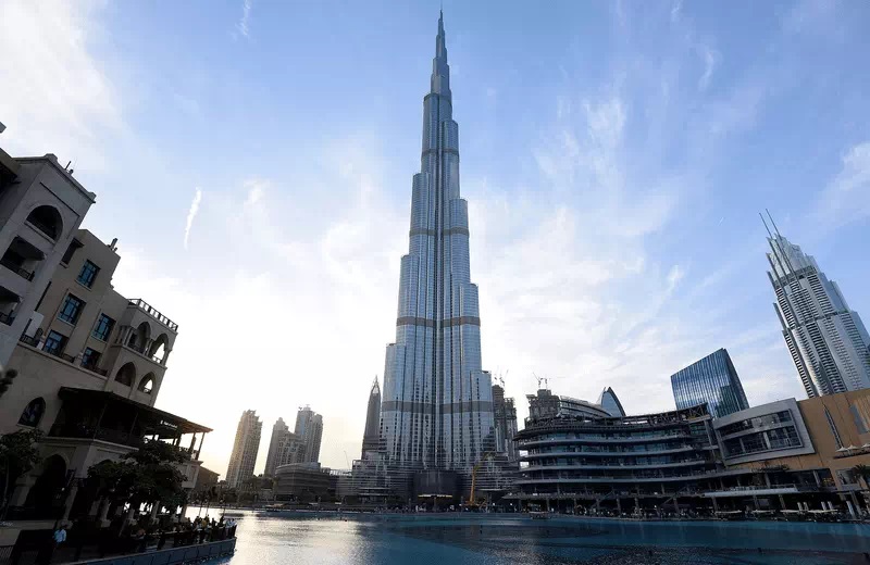 VIBRANT CHRISTMAS SKIES AWAITS  IN DUBAI