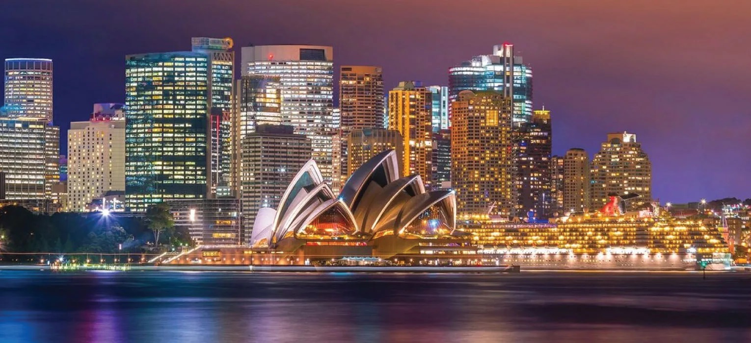 EXPERIENCE THE GREAT BARRIER REEF - DIVE INTO AUSTRALIA’S MOST STUNNING NATURAL WONDER.