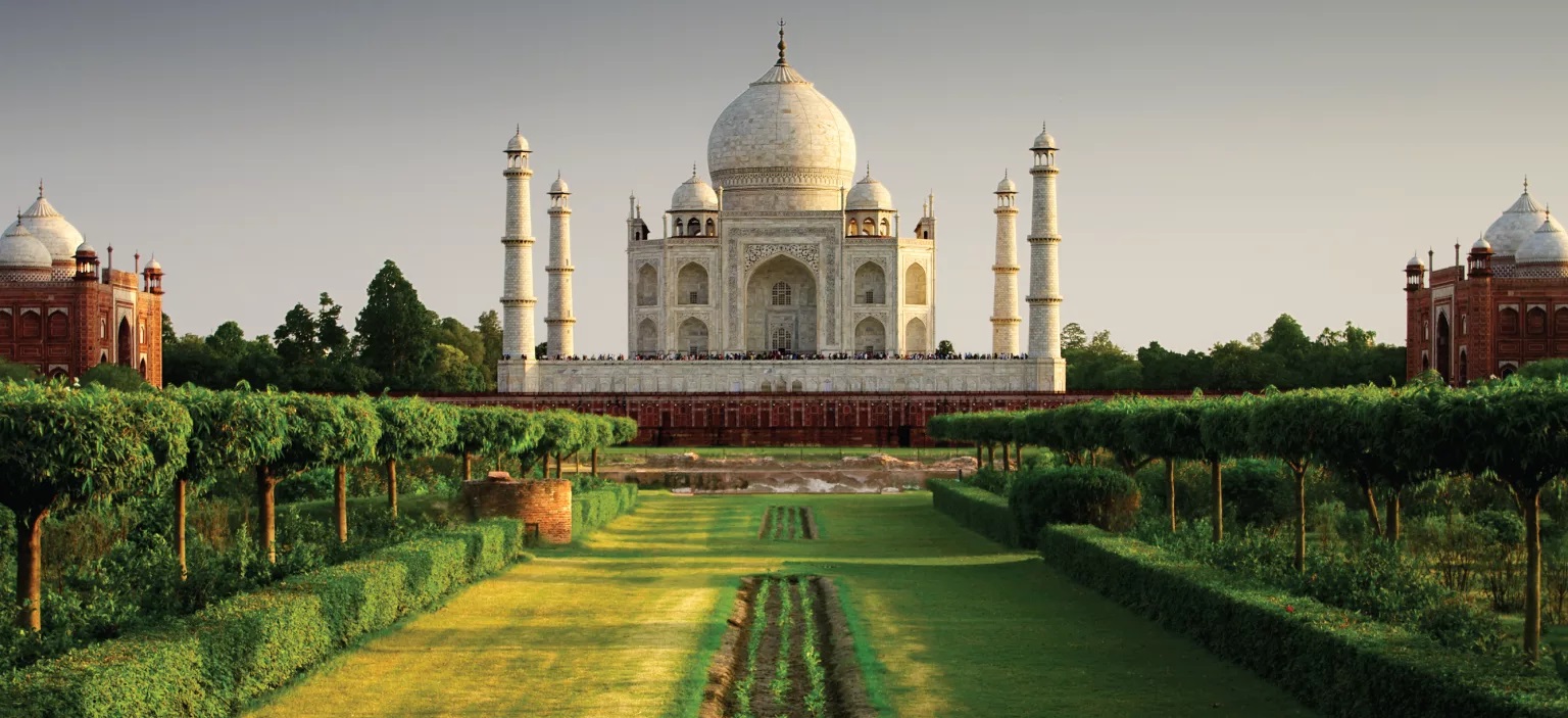 MARVEL AT THE TAJ MAHAL - AN EMBLEM OF ETERNAL LOVE OF THE 7 WONDERS OF THE WORLD