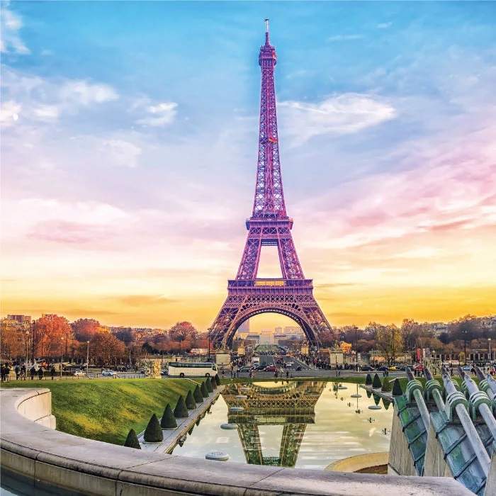 TOP ATTRACTIONS IN PARIS AND ITS SURROUNDINGS - ESSENTIAL LOCATIONS FOR EVERY TOURIST
