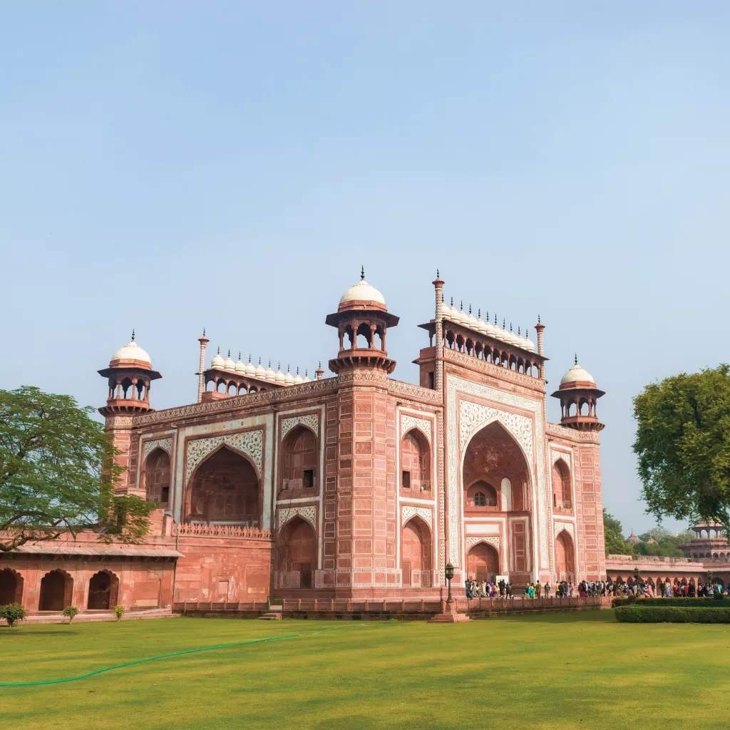 MARVEL AT THE TAJ MAHAL - AN EMBLEM OF ETERNAL LOVE OF THE 7 WONDERS OF THE WORLD