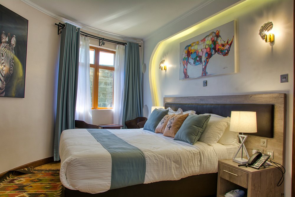 ABERDARE PRESTIGE AND ROYAL COTTAGES ( Nyeri - Nanyuki )