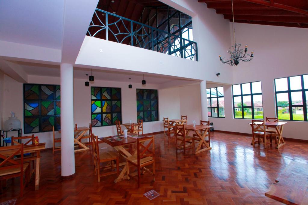 MTONI RESORT   (Nyeri, Naro Moru)